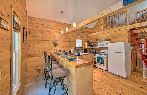 Franklin County Casa | Cabin-Inspired Home < 12 Mi to Sugarloaf Mtn!