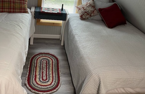 Warm Springs Cabina | Cabin life with day trips to Snowshoe, Warm Springs Pools and Omni Homestead.