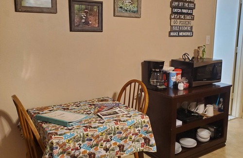 Karnack Cabina | Cabin like setting on secluded wooded property 5 minutes from Caddo Lake