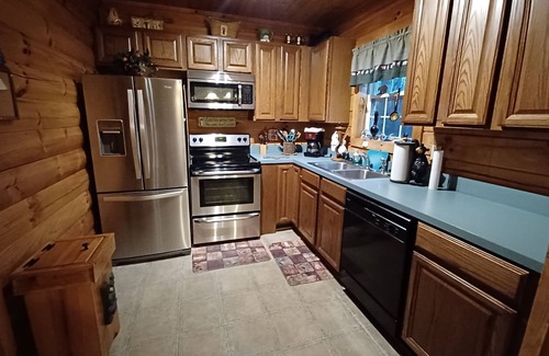 Cherry Log Cabina | Cabin located in 8 miles between Blue Ridge and Ellijay GA by the Ellijay river