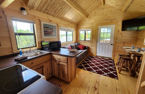 Core Creek Cabina | Cabin: Lower Winter prices! Snowbirds Welcome! Bring your boat for fall fishing