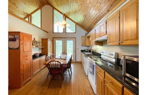 Franklin Casa | Cabin mountain home w/ gorgeous 360 view by river!