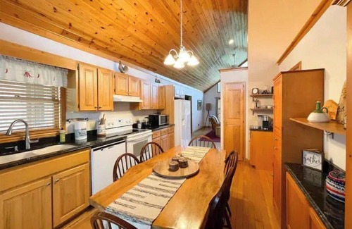 Franklin Casa | Cabin mountain home w/ gorgeous 360 view by river!