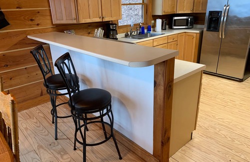 Swannanoa Cabina | Cabin, Mtn. Views, w/Hot Tub, Min’s to Asheville or Black Mtn., 3K SF 3 Story!!!