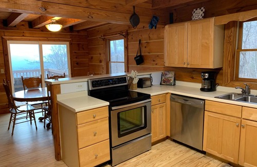 Swannanoa Cabina | Cabin, Mtn. Views, w/Hot Tub, Min’s to Asheville or Black Mtn., 3K SF 3 Story!!!