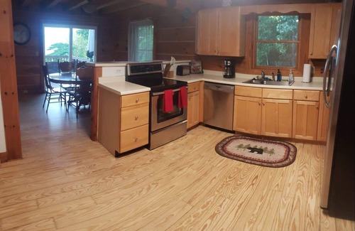 Swannanoa Cabina | Cabin, Mtn. Views, w/Hot Tub, Min’s to Asheville or Black Mtn., 3K SF 3 Story!!!