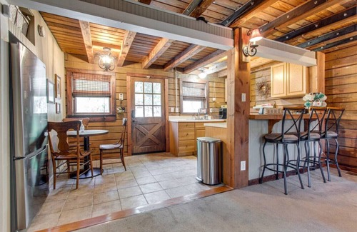 Franklin Apartamento | Gatlinburg-Style Cabin w/ Fire Pit Near Franklin