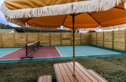 Bellevue Cabina | Cabin near Mississippi with Pickleball court - Froggy's Hideaway