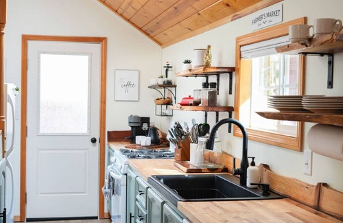 Wrightwood Cabina | Cabin Near Ski Resort, EV Charge, Kid/Pet Friendly, Fire Pit, Playhouse