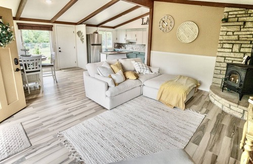 Fostoria Cabina | Cabin near Tuttle Creek Lake!