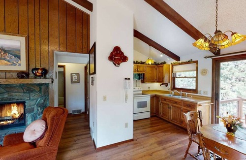 Rapid City Cabina | Cabin nestled in the Pines near Lake Pactola! ATV trails! Mt Rushmore! WI-FI
