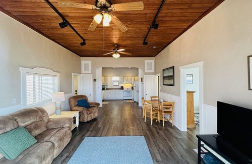 Osage Beach Cabina | Cabin No. 5 @ The Old Swiss Village - Lake View!