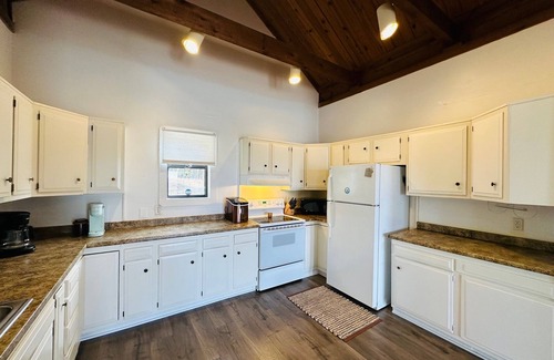 Osage Beach Cabina | Cabin No. 5 @ The Old Swiss Village - Lake View!
