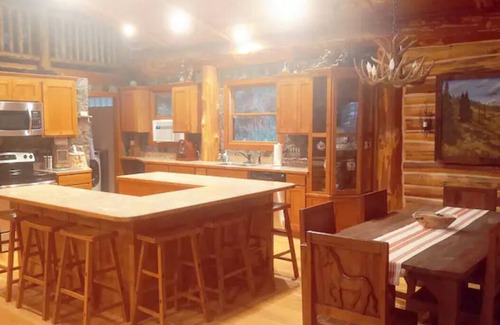 Columbia Falls Cabina | Cabin Oasis, Glacier in 20, Swimming, Mountain Views