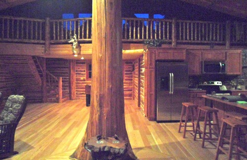 Columbia Falls Cabina | Cabin Oasis, Glacier in 20, Swimming, Mountain Views