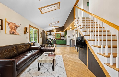 Goshen Casa | Cabin on 2 acres River access, Fire Pit, & Hot tub
