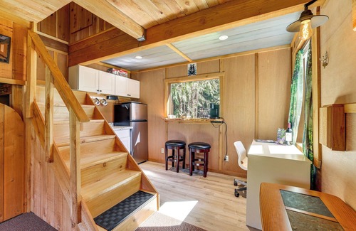 Port Angeles Cabina | Cabin on 5 Acres in Port Angeles w/ Fire Pit!