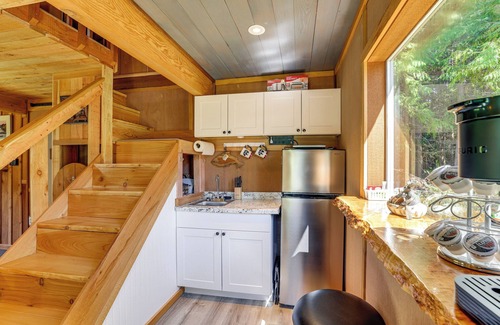 Port Angeles Cabina | Cabin on 5 Acres in Port Angeles w/ Fire Pit!