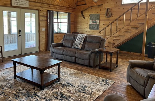 Glencoe Cabina | Cabin On 700 Acre Ranch, inquire about hunting