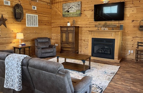 Glencoe Cabina | Cabin On 700 Acre Ranch, inquire about hunting