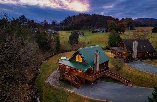 Sevierville Cabina | Creekside Lodge! 4mi To Dollywood, Newly Renovated