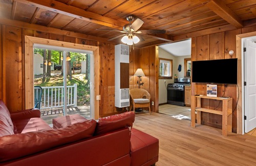 Mayfield Cabina | Cabin on beautiful Arbutus Lake near Traverse City