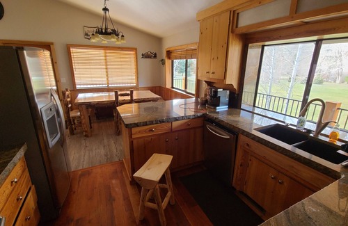 Irwin Cabina | Cabin on Creek W/fire pit close to Ski, boat, fishing, Hike with large game room