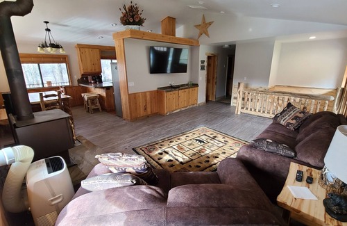 Irwin Cabina | Cabin on Creek W/fire pit close to Ski, boat, fishing, Hike with large game room