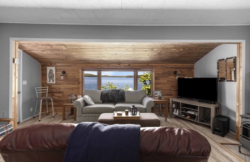 Algoma District Cabina | Cabin on crystal clear Lonely Lake