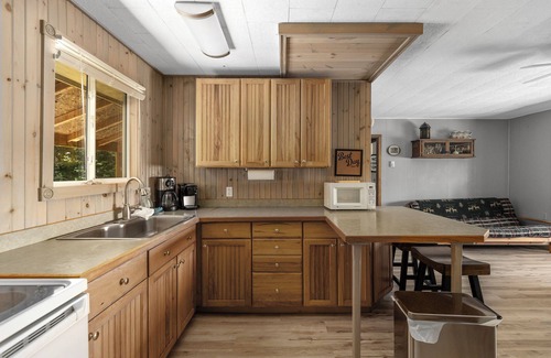Algoma District Cabina | Cabin on crystal clear Lonely Lake