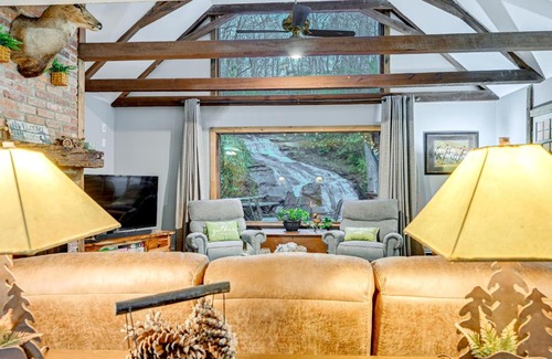 Franklin Casa | Cabin on Ledford Branch with Waterfall and Wading Pool