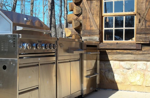 Chapel Hill Cabina | Cabin on Pond and Vineyard next to Aging Cave