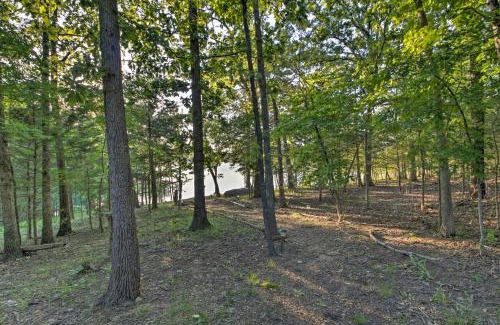 Blue Eye Casa | Cabin on Table Rock Lake with Hot Tub and Fire Pit!