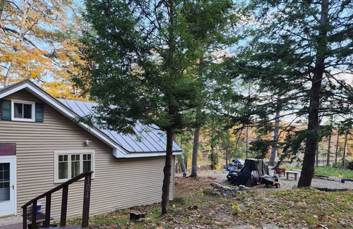 Kingfield Casa | Cabin on the Carrabassett River - 15 mins to Sugarloaf Mountain!