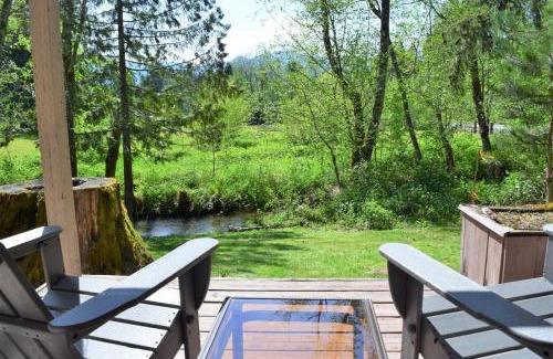 Packwood Casa | Cabin on the Creek