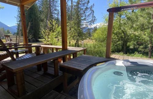 Packwood Casa | Cabin on the Creek