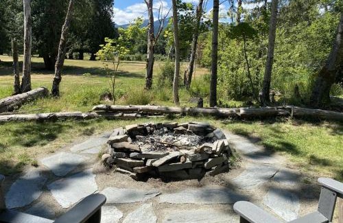 Packwood Casa | Cabin on the Creek