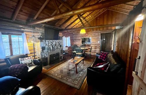 Williamsburg Casa | Cabin on the Lake