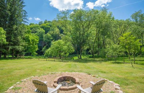Lansing Casa | Cabin on the New River with Easy Steps to the River,Hot Tub, Fire Pit