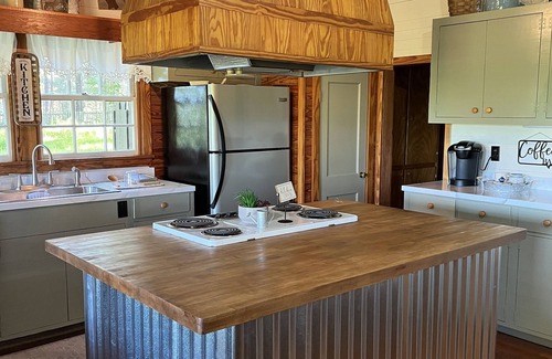 Moss Casa | Cabin on the Ridge - Hometown - Laurel, MS