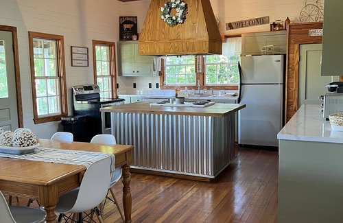 Moss Casa | Cabin on the Ridge - Hometown - Laurel, MS
