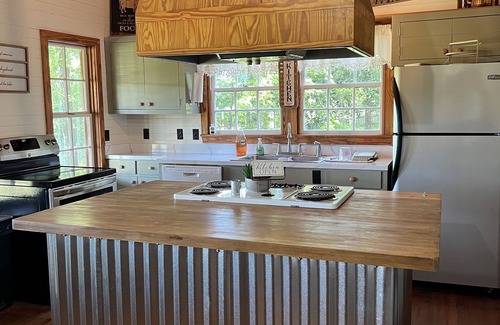 Moss Casa | Cabin on the Ridge - Hometown - Laurel, MS