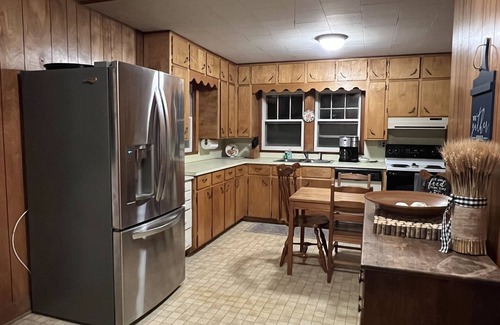 Micaville Otro | River Rock Country Farm House