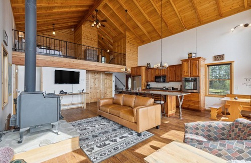 Victor Casa | Cabin perched high in the Bitterroots with Incredible views