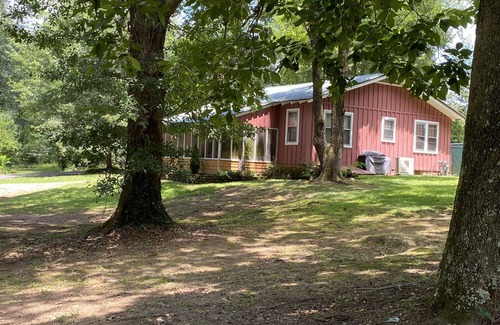 Gadsden Casa | Cabin Retreat at NoccalulaFalls