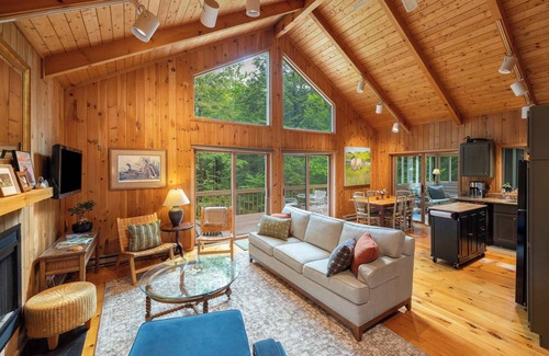 Becket Casa | Cabin Retreat in the Berkshire Woods