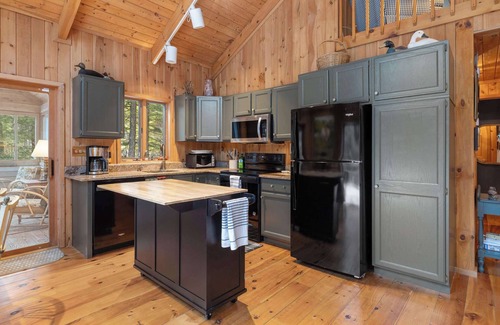 Becket Casa | Cabin Retreat in the Berkshire Woods