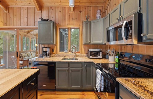 Becket Casa | Cabin Retreat in the Berkshire Woods