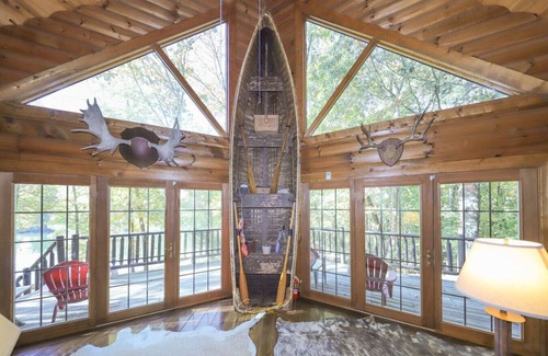 Kuttawa Cabina | Cabin Retreat with private lake and hot tub!