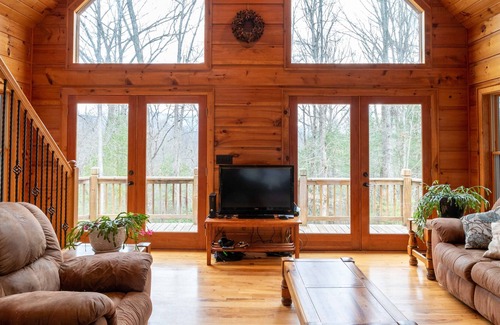 Andrews Casa | Cabin-style 3/3.5 home on 11 private acres, sleeps 12. Couple or family getaway